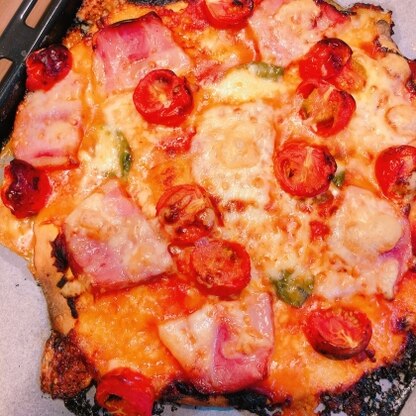 ピザ初挑戦でしたがとても美味しくできました！トマトソースがあんなに簡単に作れるなんて！レシピありがとうございました♪
